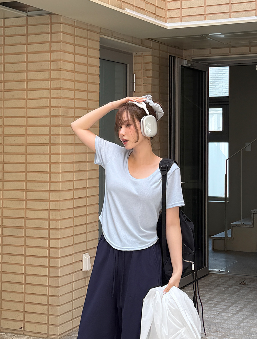 基本款U領T卹及U領