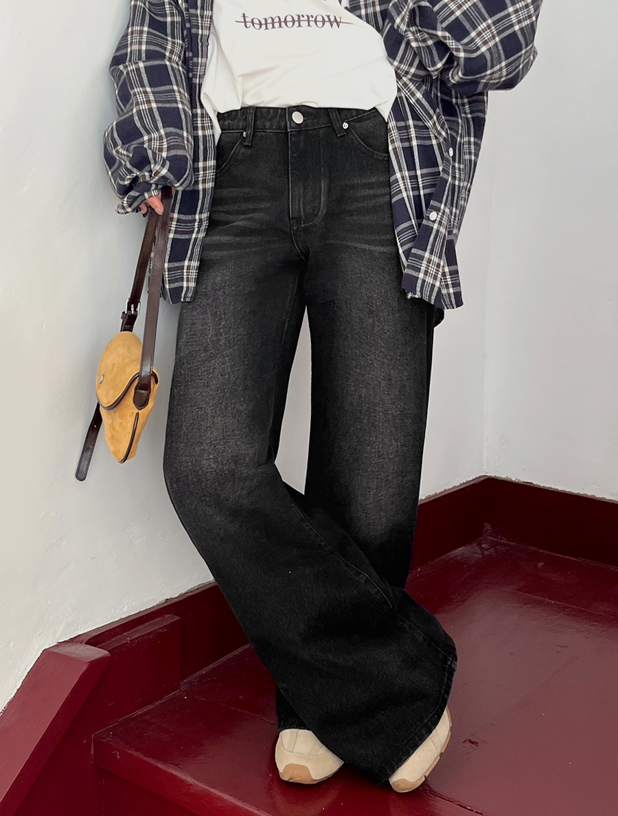 豆腐色寬喇叭牛仔褲（長度）