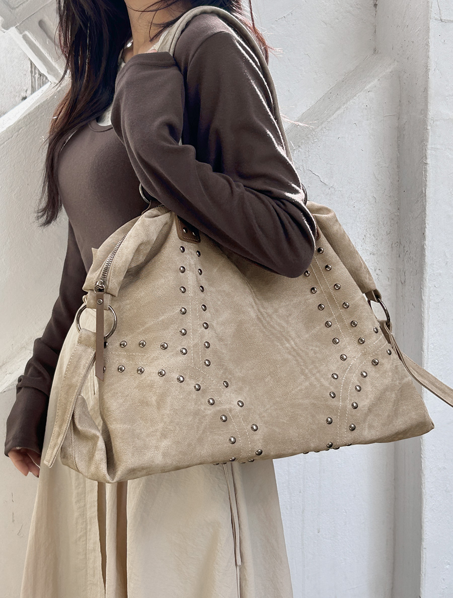 Nimua 鉚釘大單肩包
