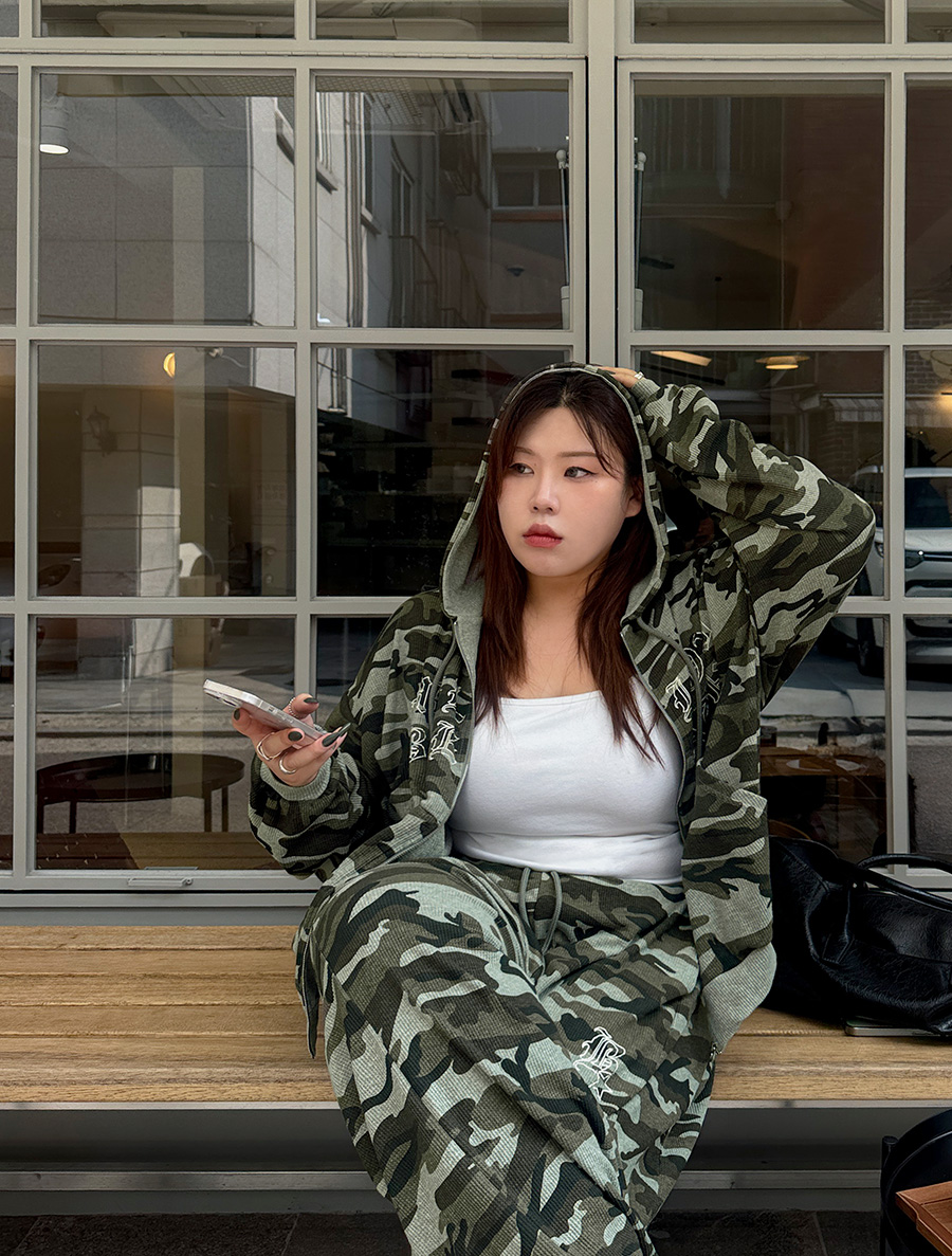 Toyen 華夫格迷彩字母連帽衫