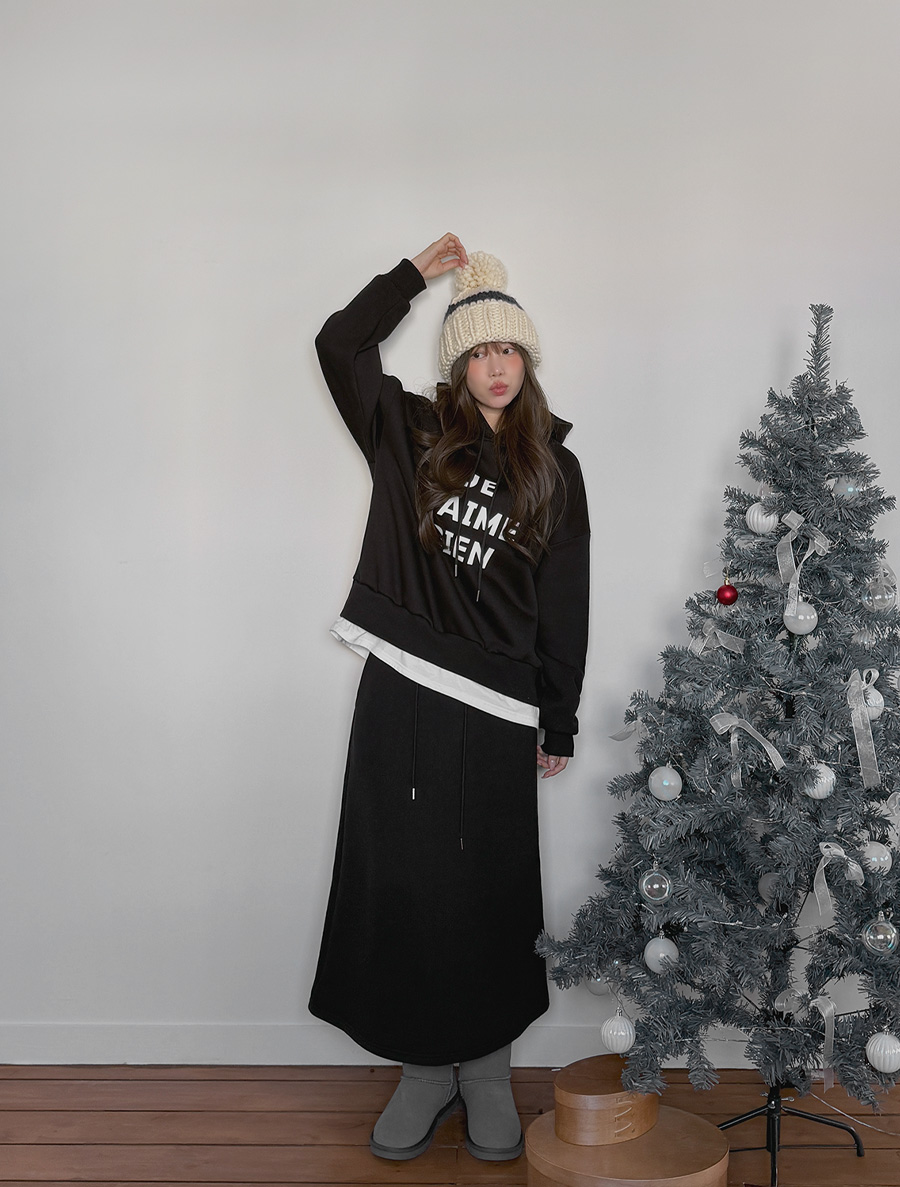 Purua 羊毛字母裙套裝