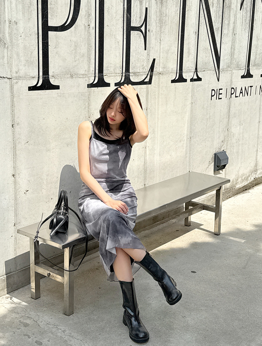 [EVELLET] Pkonen 網眼印花開叉長洋裝